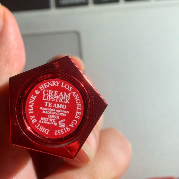 Hank and Henry cream lipstick in Te Amo - Picture 3 of 3